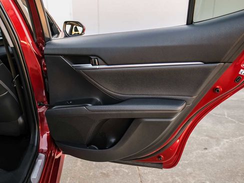 Used 2018 Toyota Camry XLE image 45