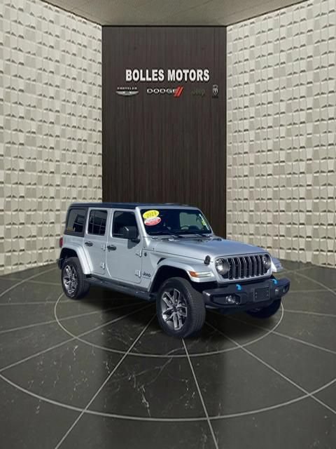 Certified 2024 Jeep Wrangler Unlimited w/ Convenience Group AWD/4WD image 2