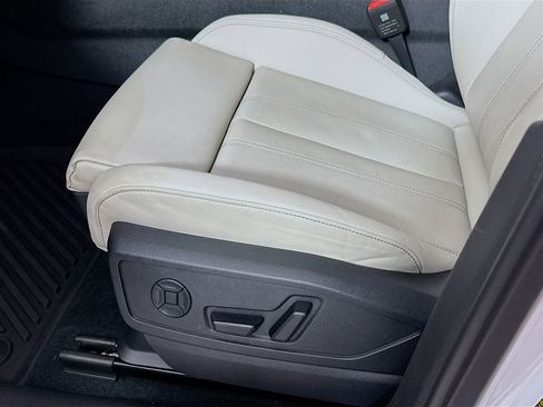 Used 2025 Audi Q5 Prestige AWD/4WD image 9