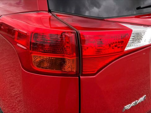 Used 2013 Toyota RAV4 XLE image 28