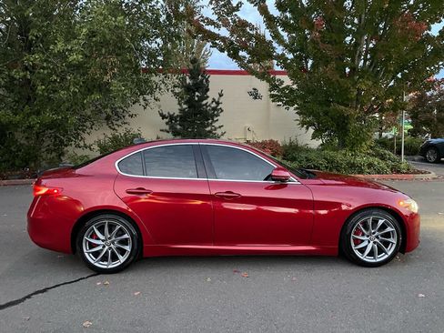 Used 2017 Alfa Romeo Giulia Ti w/ Lusso Package image 5