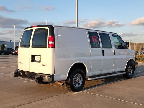 Used 2024 GMC Savana 2500 w/ Driver Convenience Package image 5