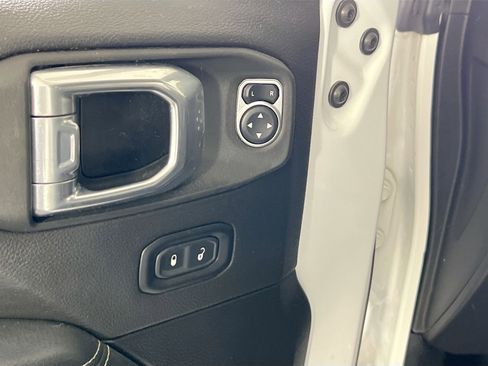 Used 2021 Jeep Wrangler Unlimited Sahara AWD/4WD image 18
