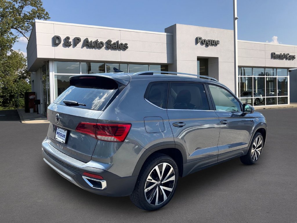 Used 2024 Volkswagen Taos SE FWD image 2