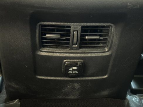 Used 2018 Nissan Titan SV w/ SV Convenience Package AWD/4WD image 33