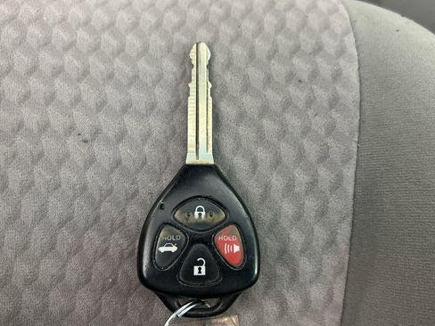 Used 2010 Toyota Camry LE FWD image 35