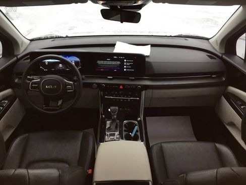 Used 2024 Kia Carnival SX image 21