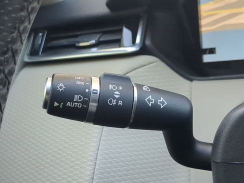 Used 2020 Land Rover Range Rover Velar R-Dynamic S image 28