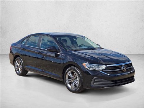 Used 2024 Volkswagen Jetta SE FWD image 3