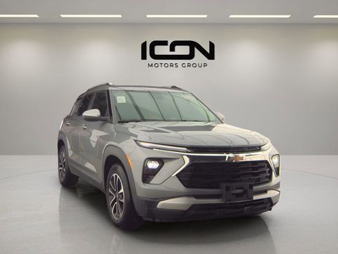 Used 2025 Chevrolet TrailBlazer LT AWD/4WD image 4