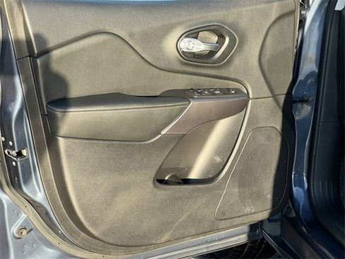 Certified 2021 Jeep Cherokee Latitude Lux w/ Comfort/Convenience Group image 16