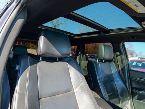 Used 2014 Jeep Grand Cherokee Limited w/ Luxury Group II image 36