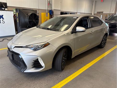 Used 2017 Toyota Corolla SE w/ Carpet Mat Package (TMS) FWD image 2