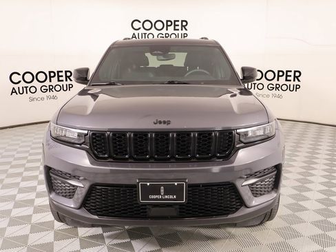 Used 2023 Jeep Grand Cherokee Altitude image 9