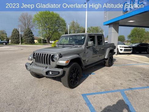Used 2023 Jeep Gladiator Overland AWD/4WD image 2