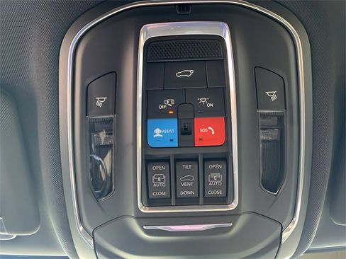 New 2025 Jeep Grand Cherokee L Limited w/ Luxury Tech Group II image 29