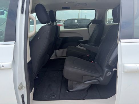 Used 2023 Chrysler Voyager LX FWD image 12