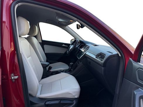 Used 2019 Volkswagen Tiguan SE image 12