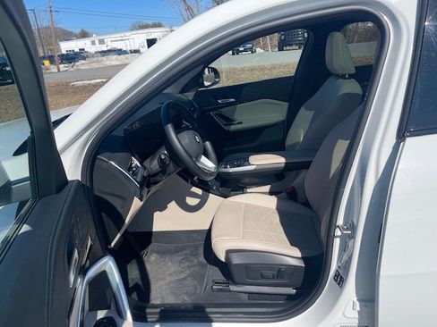 Used 2025 BMW X2 xDrive28i image 9