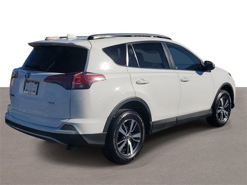 Used 2018 Toyota RAV4 XLE image 4