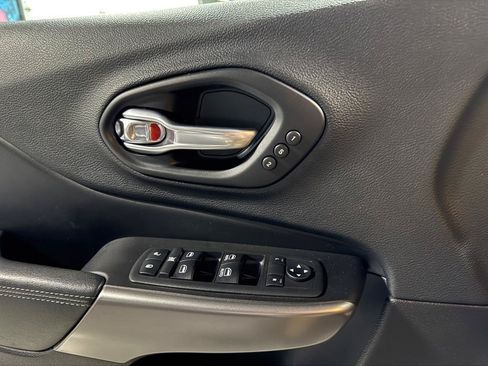 Used 2019 Jeep Cherokee Limited AWD/4WD image 44