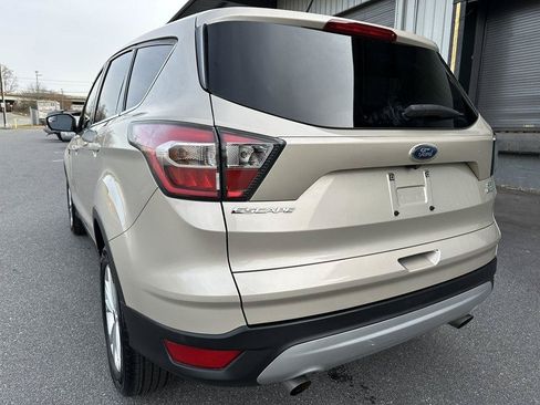 Used 2017 Ford Escape SE FWD image 4