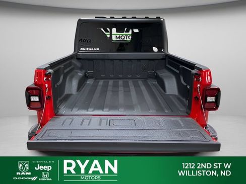 New 2026 Jeep Gladiator Mojave w/ Technology Group AWD/4WD image 12