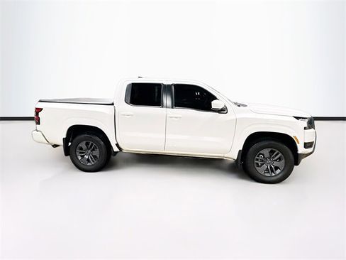 Used 2025 Nissan Frontier SV image 8