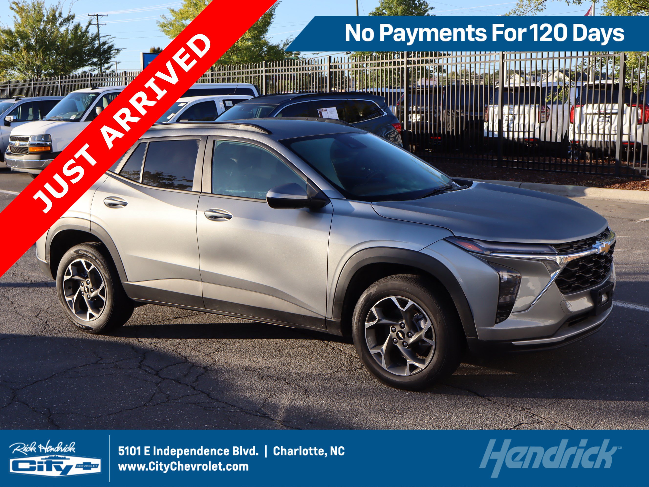Used 2025 Chevrolet Trax LT FWD image 1