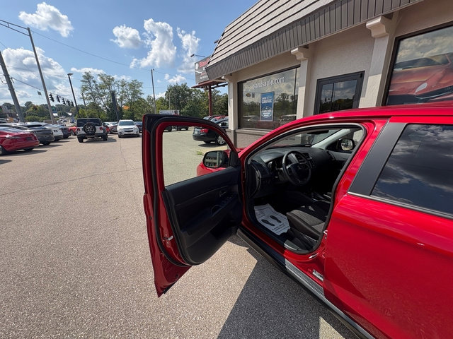 Used 2025 Mitsubishi Outlander Sport ES AWD/4WD image 9
