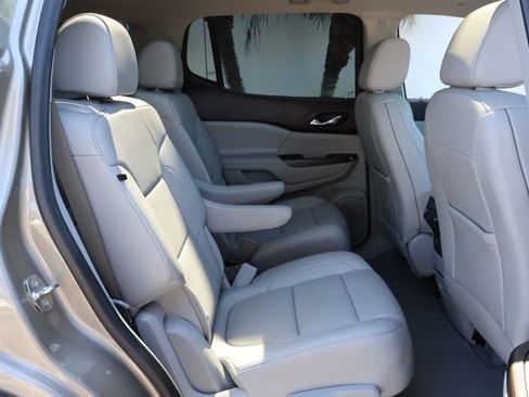 Certified 2022 GMC Acadia SLT w/ Technology Package image 23