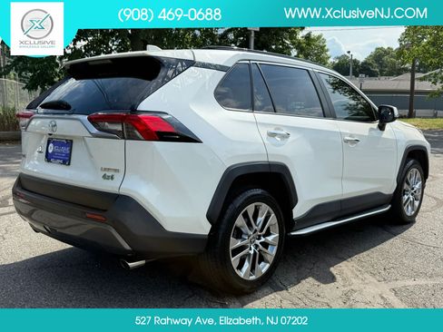 Used 2020 Toyota RAV4 Limited FWD image 4