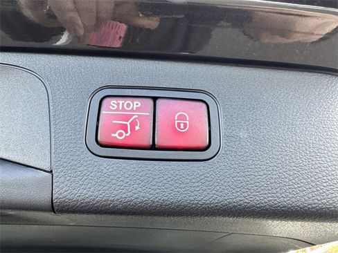 Used 2020 Mercedes-Benz GLC 300 GLC 300 image 44