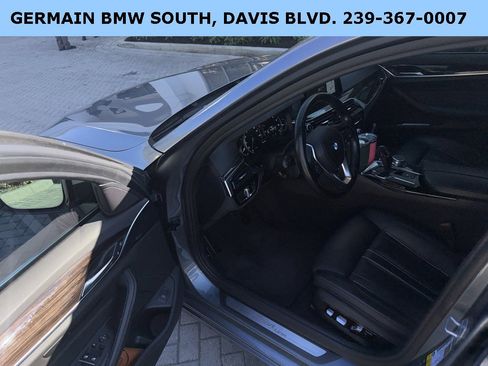 Used 2019 BMW 530i xDrive w/ Premium Package image 11