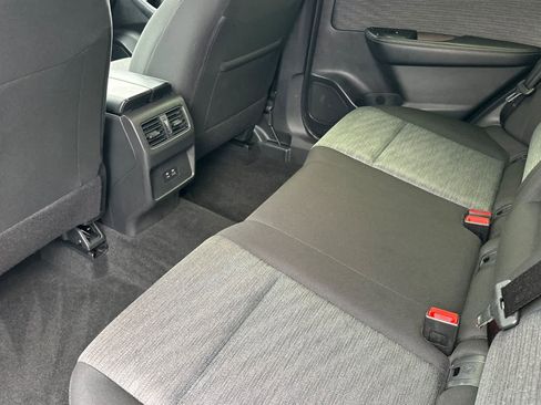 Used 2023 Nissan Rogue SV image 4