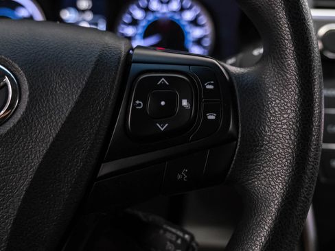Used 2017 Toyota Camry LE FWD image 17