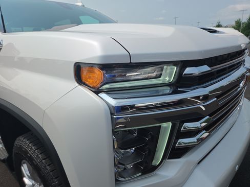 Used 2021 Chevrolet Silverado 2500 High Country w/ Technology Package AWD/4WD image 19