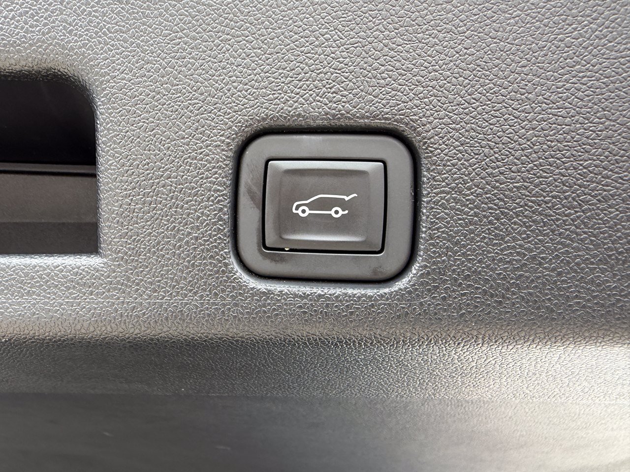 Used 2026 Chevrolet Traverse High Country FWD image 22