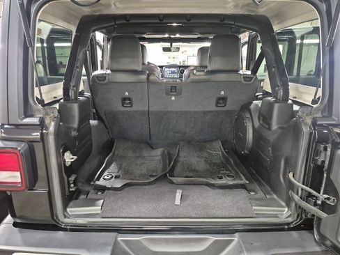 Used 2023 Jeep Wrangler Sahara w/ Cold Weather Group image 27