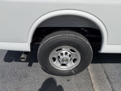 New 2026 Chevrolet Express 3500 Extended RWD image 8