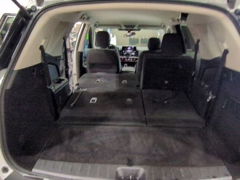 Used 2024 Nissan Pathfinder SV AWD/4WD image 18