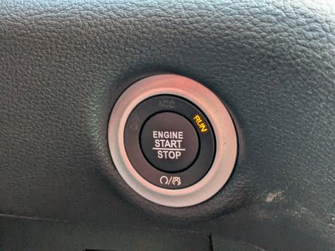 New 2026 Chrysler Pacifica Limited image 28