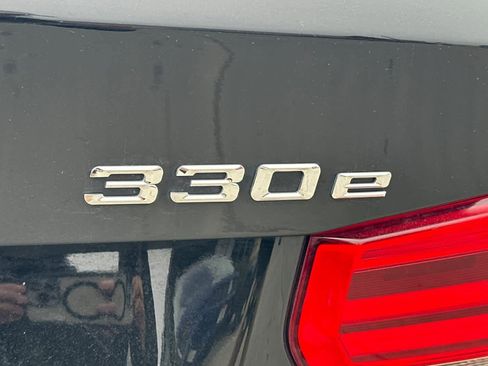 Used 2018 BMW 330e w/ Convenience Package image 15