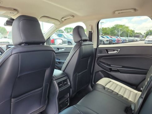 Certified 2024 Ford Edge SEL w/ Convenience Package AWD/4WD image 16