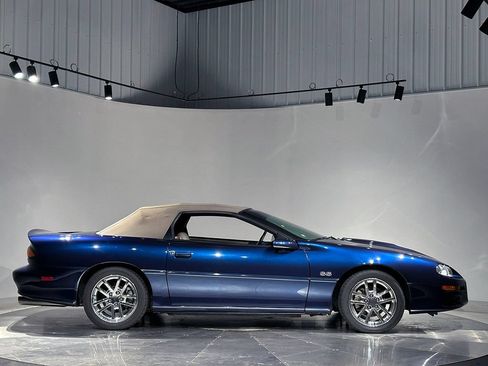 Used 2002 Chevrolet Camaro Z28 w/ SS Performance/Appearance Pkg RWD image 90