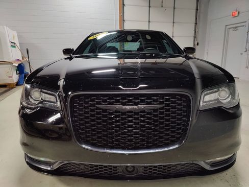 Used 2015 Chrysler 300 S w/ 300S Premium Group image 3