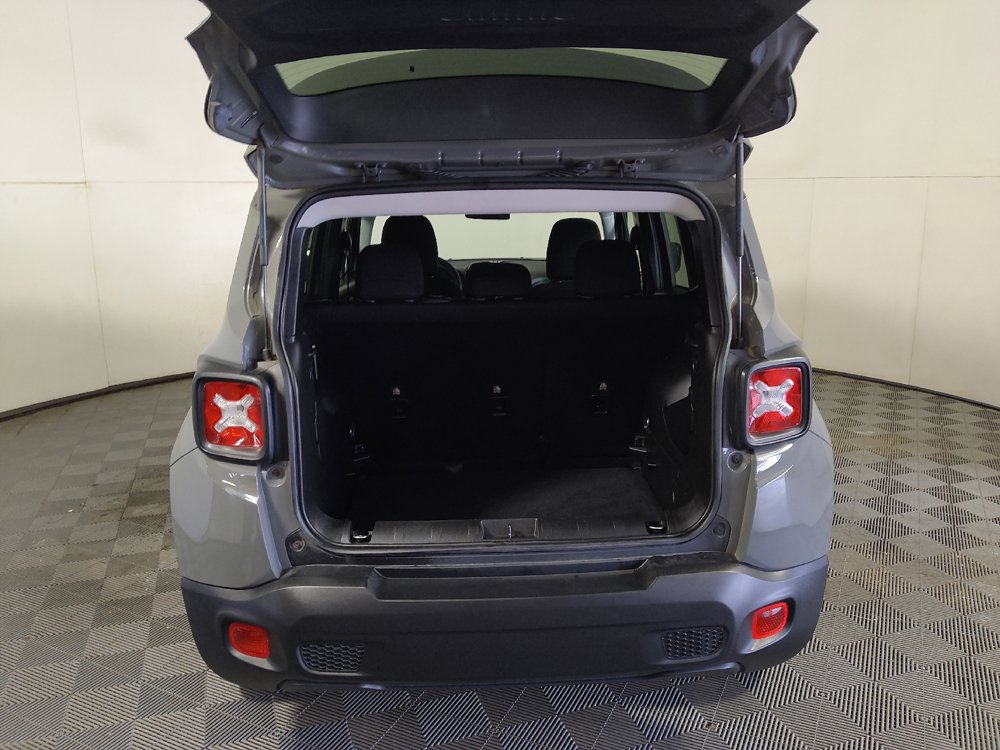 Used 2021 Jeep Renegade Latitude FWD image 29