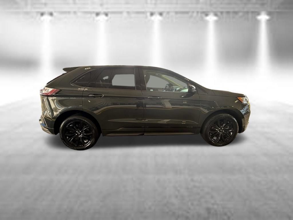 Used 2024 Ford Edge SE w/ Black Appearance Package AWD/4WD image 3