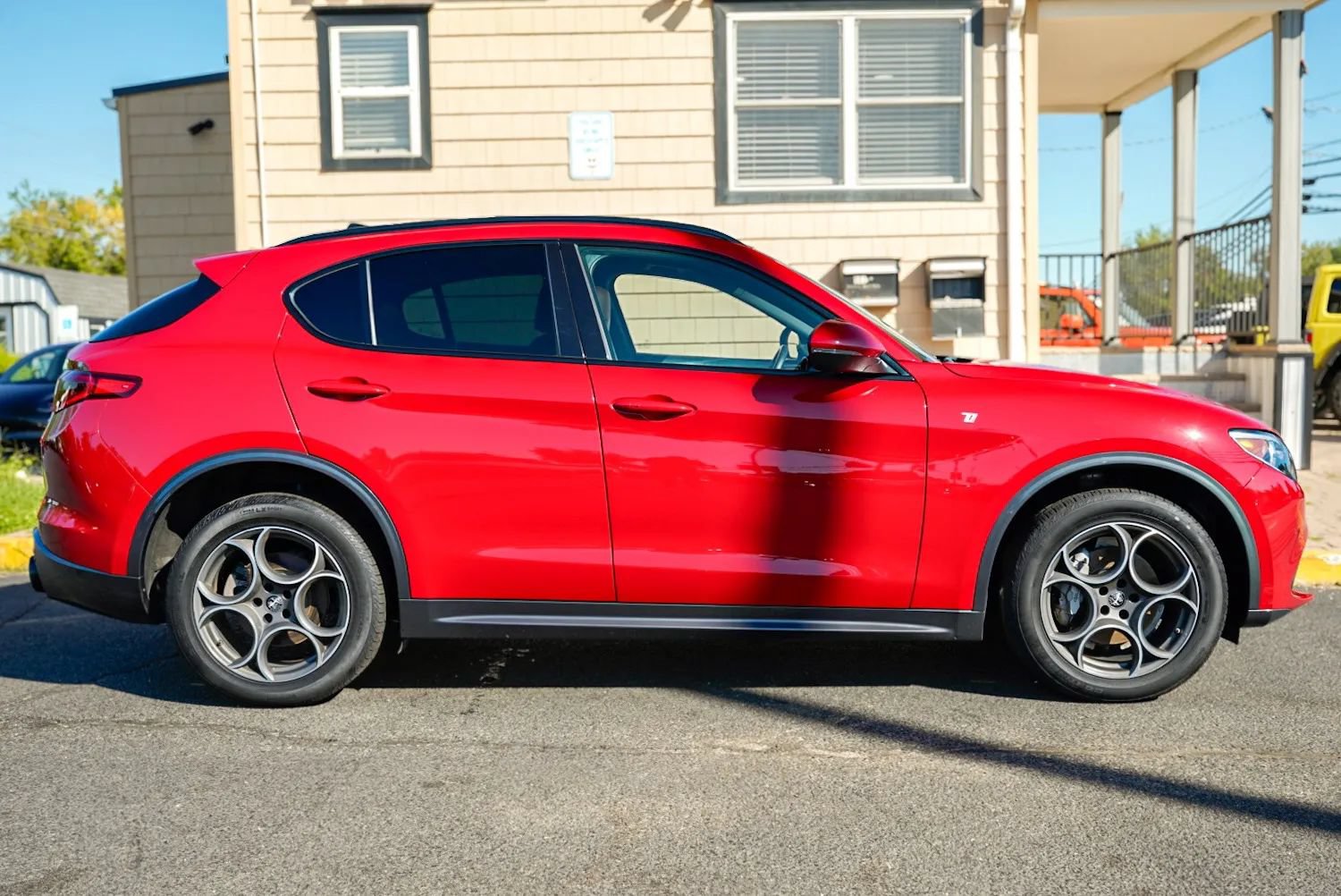Used 2022 Alfa Romeo Stelvio Ti AWD/4WD image 4