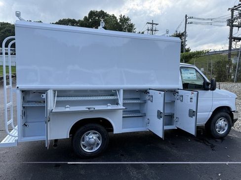 New 2027 Ford E-350 and Econoline 350 Super Duty w/ Power Equipment Group RWD image 11
